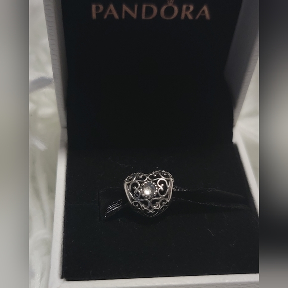 Pandora Birthday Heart - Picture 1 of 2